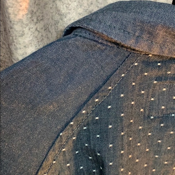 Short sleeve button down, Rounded shoulders. Large - Picture 7 of 8